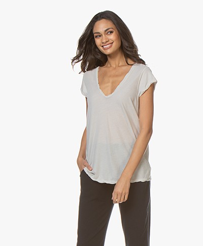 James Perse V-neck T-shirt in Extrafine Jersey - Silver