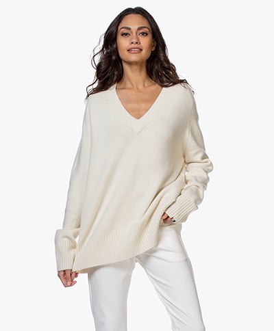 extreme cashmere N°124 Vital Cashmere V-neck Sweater - Cream