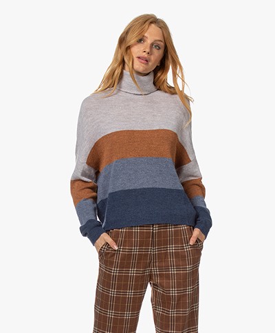 indi & cold Striped Turtleneck Sweater - Marino