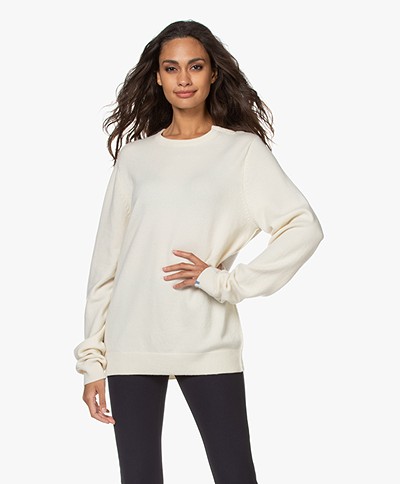 extreme cashmere N°36 Be Classic Round Neck Cashmere Sweater - Cream