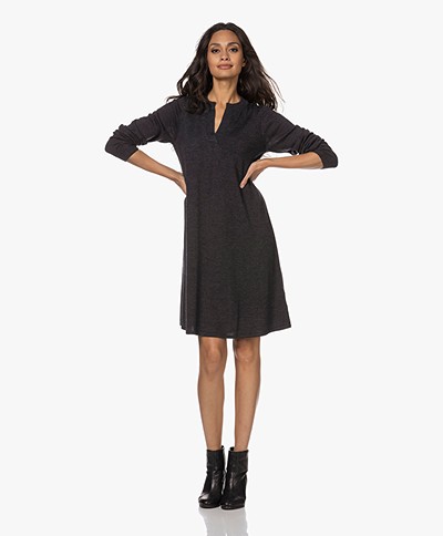 Repeat Knitted A-lijn Dress in Merino Wool - Dark Grey