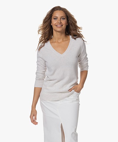 Vince Weekend Cashmere V-neck Sweater - Heather White