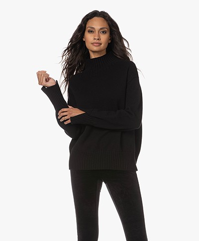 LaSalle Wool-Cashmere Turtleneck Sweater - Black