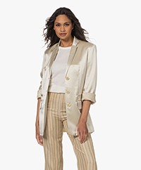 By Malene Birger Porter Getailleerde Satijnen Blazer - Light Sand