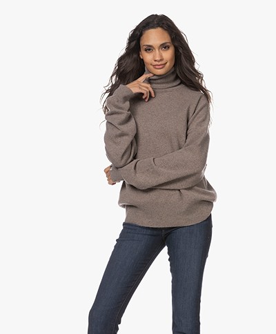 extreme cashmere N°204 Jill Cashmere Turtleneck Sweater - Tree