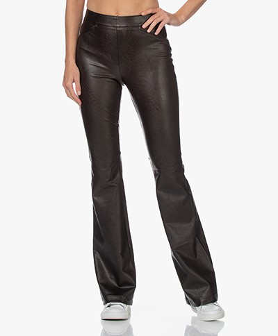 SPANX® Leather-Like Flared Pull-on Broek - Zwart 