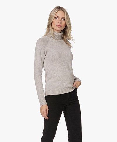 Belluna Hunt Wool-Cashmere Blend Turtleneck Sweater - Ash/Beige