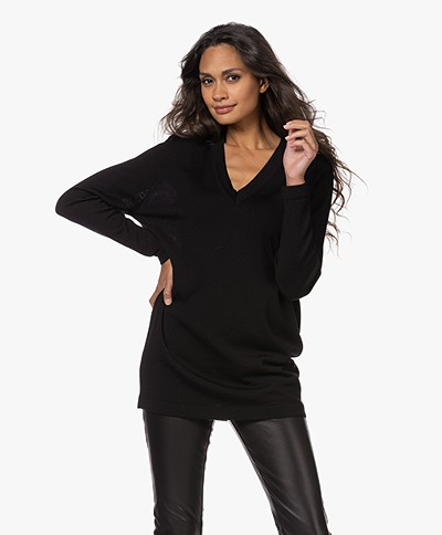 Sibin/Linnebjerg Merino Wool V-neck Sweater - Black