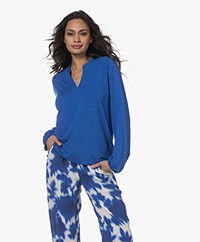 KYRA Janet Splithals T-shirt met Driekwart Mouw - Blue Galaxy