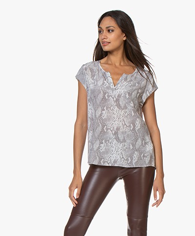 Repeat SilkTop with Snake Print - Off-white/Grey