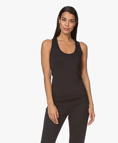 black yoga tank