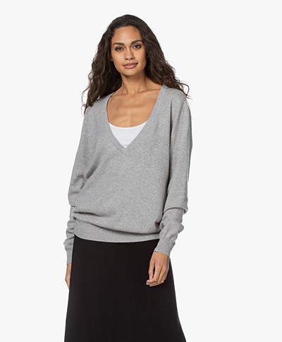extreme cashmere N°38 Be Low Cashmere V-neck Sweater - Grey
