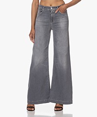 Closed Glow-Up Flared Stretch Jeans - Mid Grey