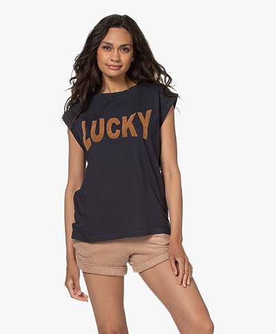 by-bar Lucky Flock Print T-shirt - Donkerblauw/Camel