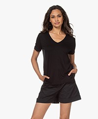 Majestic Filatures Viscose Soft Touch V-hals T-shirt - Zwart