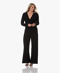 Norma Kamali V-hals Shirred Tech Jersey Jumpsuit - Zwart