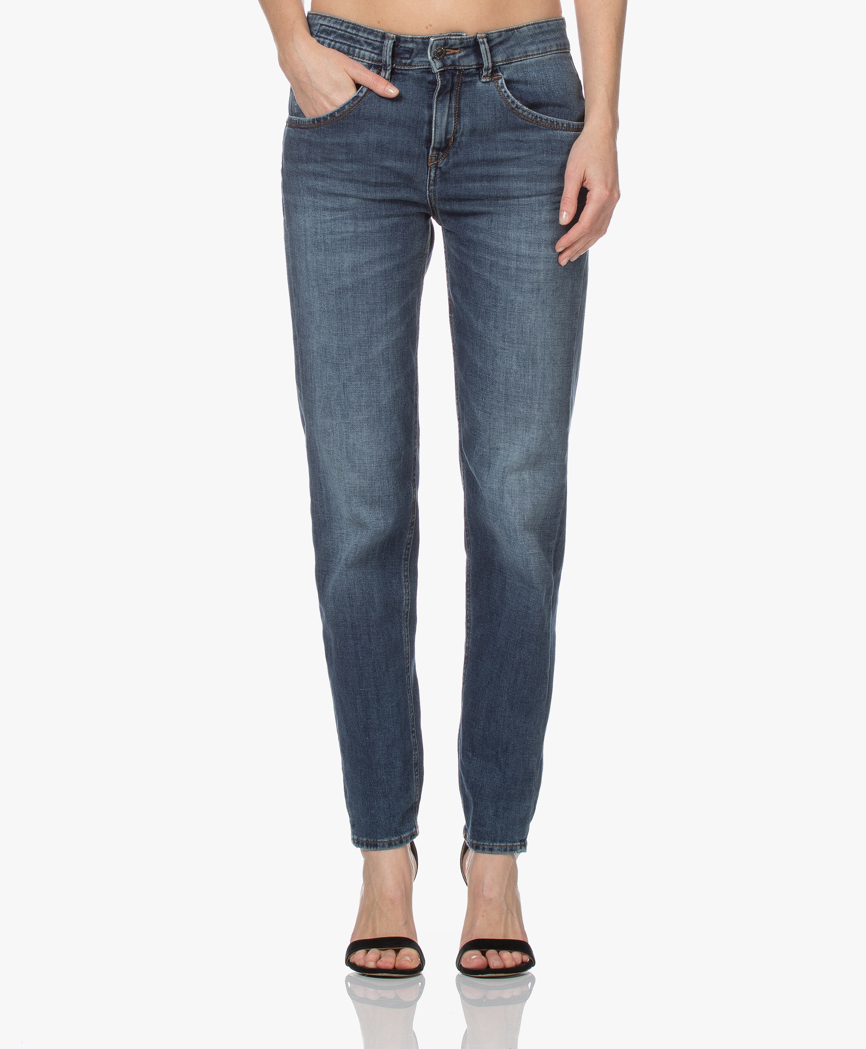 stretch girlfriend jeans