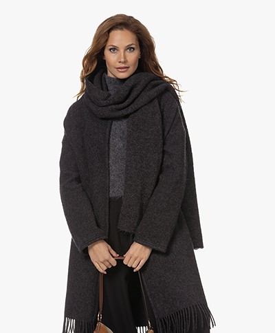 VIVEH Butternut Wool Blend Knit Scarf - Anthracite