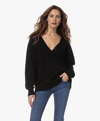 Resort Finest Cashmere V-neck Sweater - Black