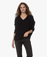 Resort Finest Cape V-neck Cashmere-Silk Blend Sweater - Black