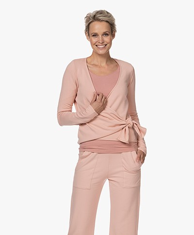 Majestic Filatures Soft Touch Cache-Coeur Wikkelvest - Soft Pink