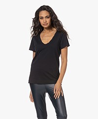 Penn&Ink N.Y T-Shirt with Rounded V-neck - Black
