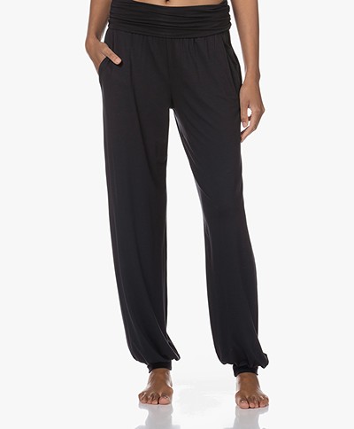 HANRO Modal Jersey Yoga Pants - Black Beauty