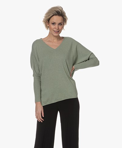 Resort Finest Cape V-neck Cashmere-Silk Blend Sweater - Khaki