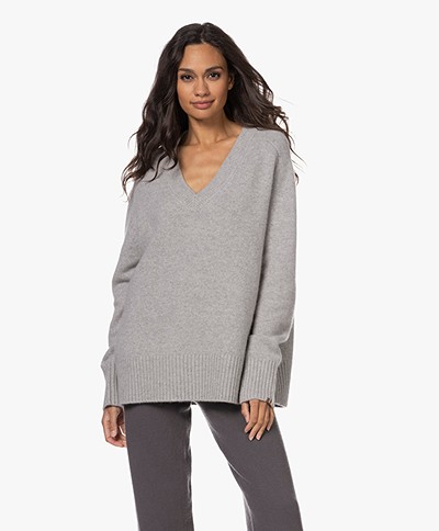 extreme cashmere N°124 Vital V-neck Cashmere Sweater - Grey