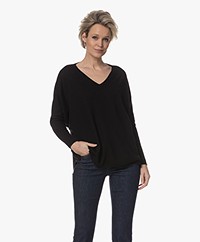 Resort Finest Cape V-neck Cashmere-Silk Blend Sweater - Black