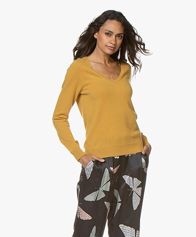 Repeat Cashmere V-neck Pullover - Curry