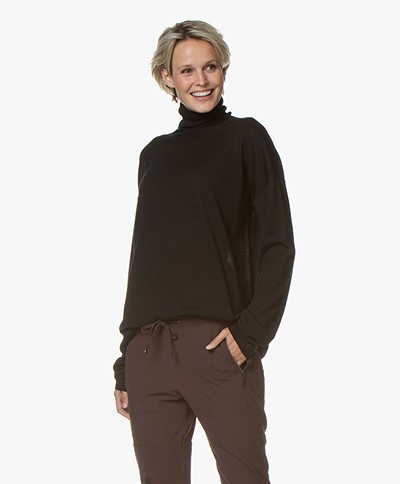 Woman by Earn Ace Turtleneck Sweater in Merino Wool - Black