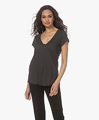 James Perse V-neck T-shirt in Extrafine Jersey - Carbon
