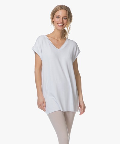 BRAEZ Swan Oversized V-neck T-shirt - White 