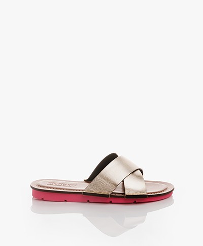 Closed Metallic Leather Slippers - Silver Gold