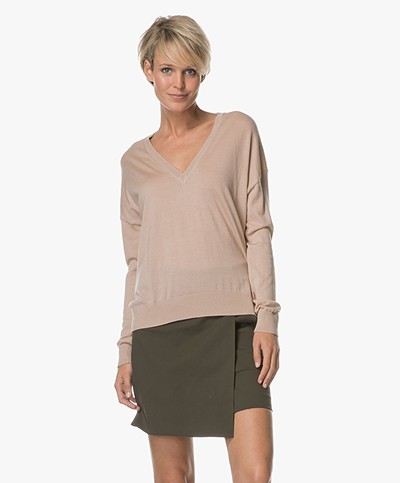 Closed Fine Knitted V-neck Pullover - Lily Rose 