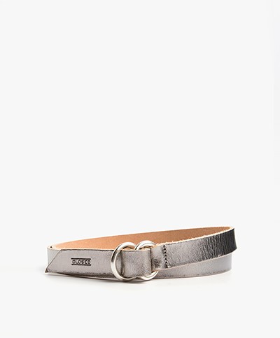 Closed Metallic Leather Belt - Silver Grey