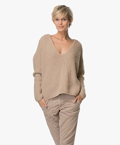 Closed Alpaca Sweater with Deep V-Neck - Lily Rose