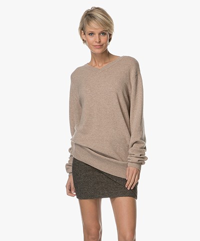 extreme cashmere n°37 Beware Cashmere V-neck Sweater - Sand 