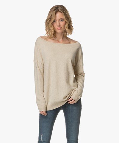 extreme cashmere N°59 Cashmere Boothals Trui - Latte
