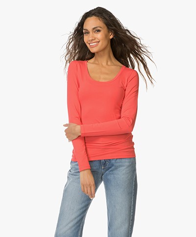 Drykorn T-shirt Selima with Round Neck - Coral Red