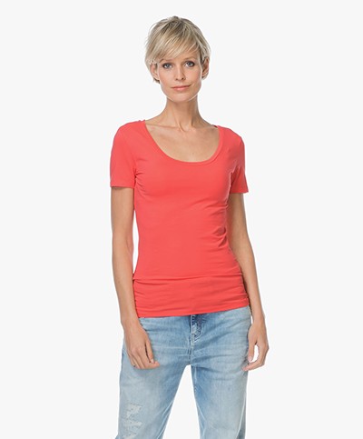 Drykorn Natina Scoopneck T-shirt - Coral Red 