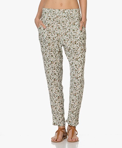 Indi & Cold Relaxed Pants with Flower Print - Crudo 