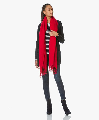 Closed Oversized Fringe Scarf in Wool Blend - Ketchup 