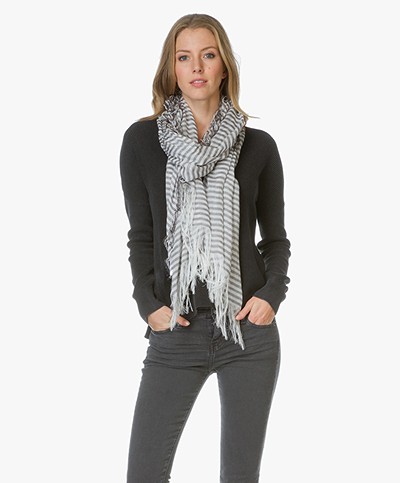 Closed Striped Scarf in Modal and Cashmere - Ash/Off-white