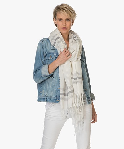 BY-BAR Check Scarf in Cotton - Off-white/Dark Blue