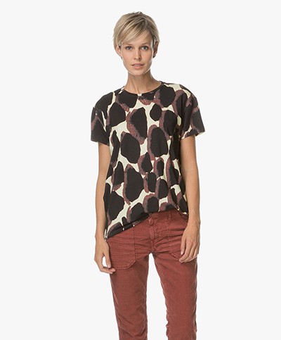By Malene Birger T-Shirt with Print Uneks - Black/Vanillia/Red