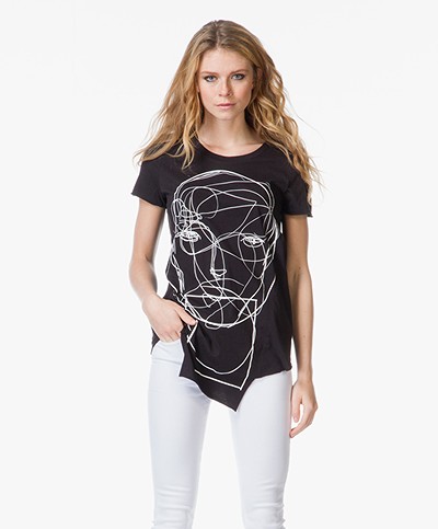 Yasha Humanity Print T-Shirt - Zwart/Wit