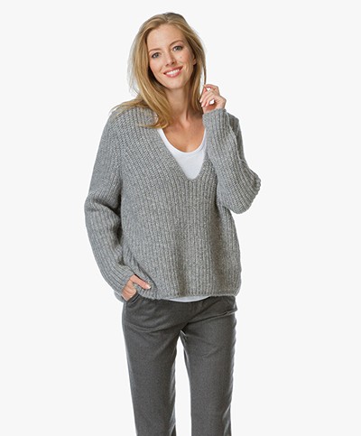 Closed Alpaca Sweater with Deep V-Neck - Grey Heather
