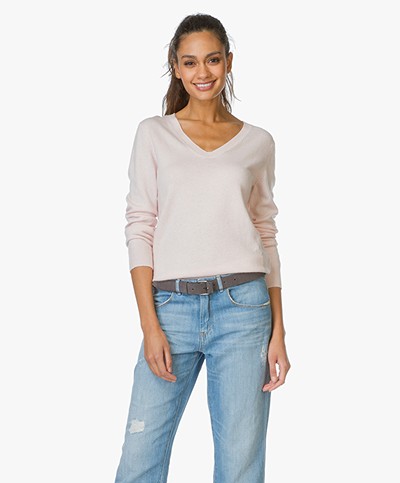 Closed Knit V-neck Sweater in Cashmere blend - Strawberry